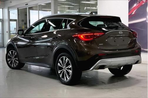 2017 INFINITI QX30 Luxury