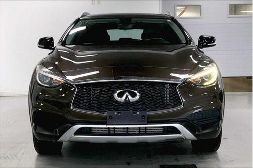 2017 INFINITI QX30 Luxury