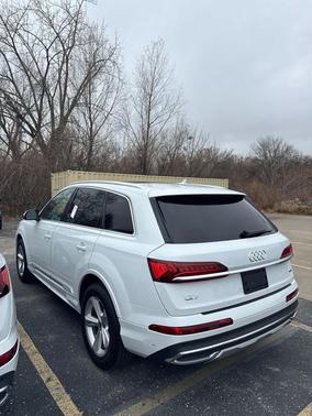 2022 Audi Q7 45 Premium
