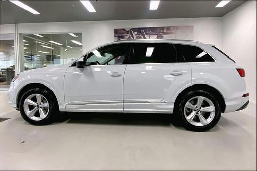 2022 Audi Q7 45 Premium
