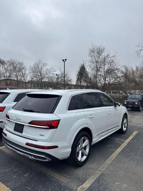 2022 Audi Q7 45 Premium
