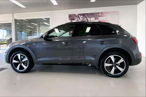 Daytona Gray Pearl Effect 2023 Audi Q5 45 S line Premium Plus