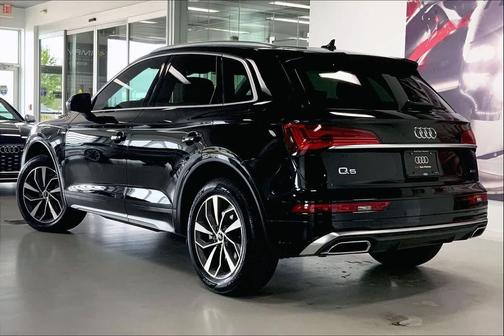 Mythos Black Metallic 2023 Audi Q5 45 S line Premium Plus