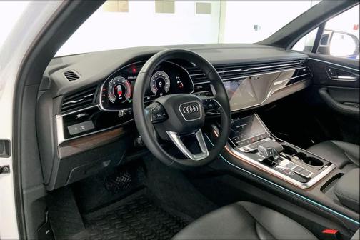 Glacier White Metallic 2023 Audi Q7 55 Premium Plus