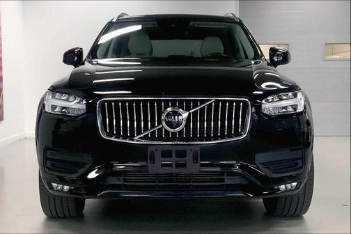 2021 Volvo XC90 T6 Momentum