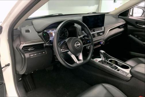 Pearl White Tricoat 2023 Nissan Altima 2.5 SL
