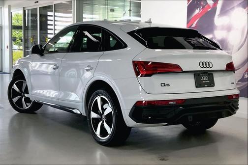 Glacier White Metallic 2023 Audi Q5 45 S line Premium Plus