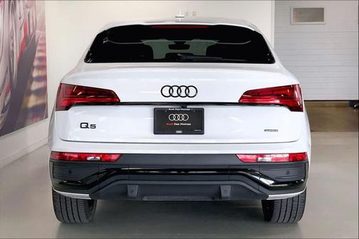 Glacier White Metallic 2023 Audi Q5 45 S line Premium Plus