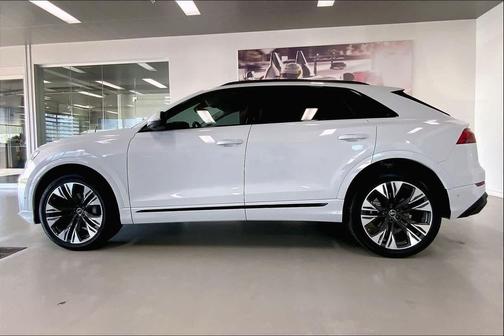 Glacier White Metallic 2024 Audi Q8 55 Premium Plus