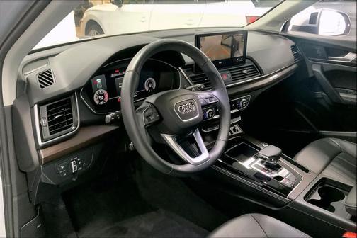 2023 Audi Q5 40 Premium Plus