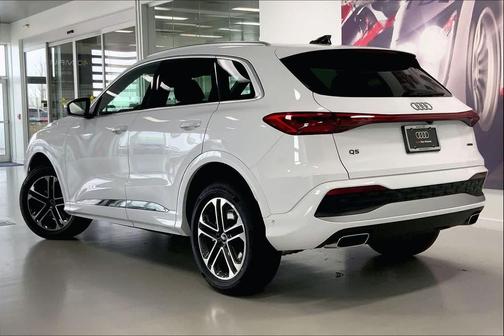2025 Audi Q5 Premium TFSI quattro S tronic
