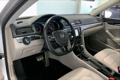 Reflex Silver Metallic 2017 Volkswagen Passat 1.8T R-Line w/Comfort