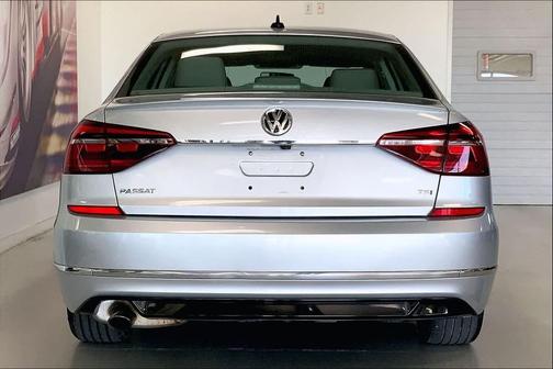 Reflex Silver Metallic 2017 Volkswagen Passat 1.8T R-Line w/Comfort