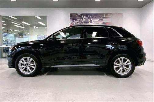 2022 Audi Q3 45 S line Premium