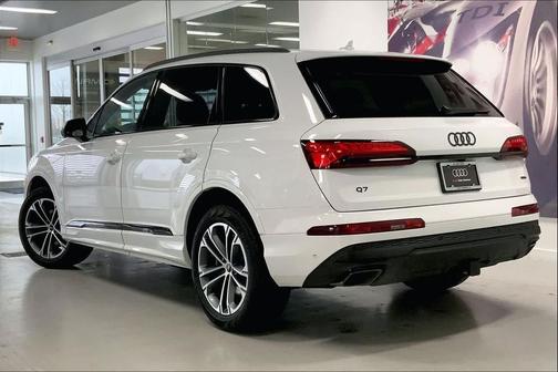 2026 Audi Q7 45 Premium Plus