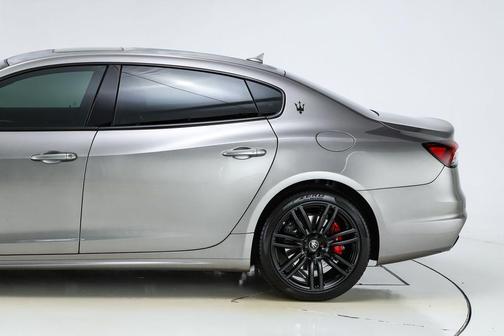 2022 Maserati Quattroporte Modena Q4