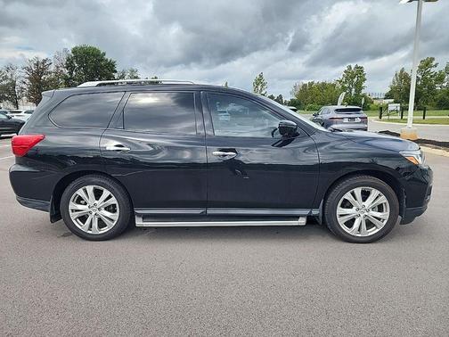 2018 Nissan Pathfinder SL
