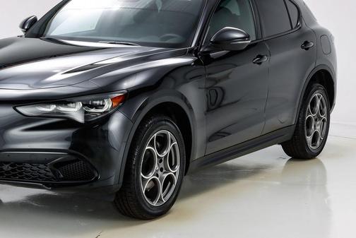 2025 Alfa Romeo Stelvio Base