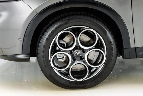 2025 Alfa Romeo Tonale Base