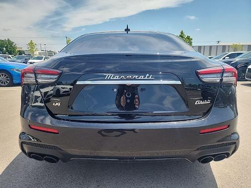 2022 Maserati Ghibli Modena Q4