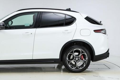 2025 Alfa Romeo Stelvio Base