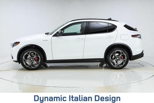 2025 Alfa Romeo Stelvio Base