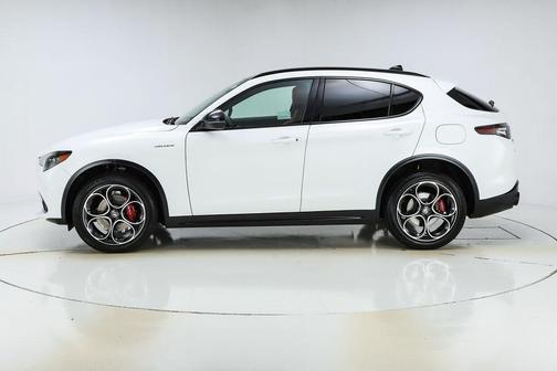 2025 Alfa Romeo Stelvio Base