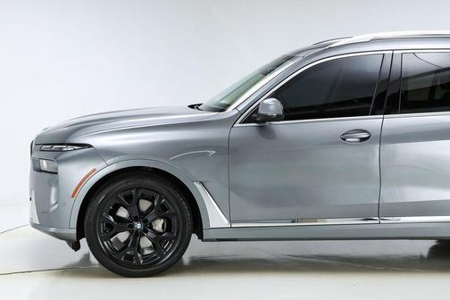 Skyscraper Gray Metallic 2023 BMW X7 xDrive40i