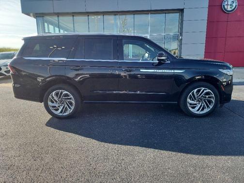 Infinite Black Metallic 2025 Lincoln Navigator Reserve