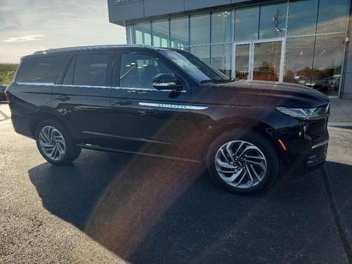 Infinite Black Metallic 2025 Lincoln Navigator Reserve