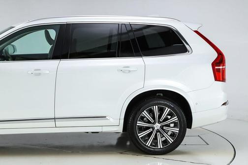 Crystal White 2023 Volvo XC90 B6 Plus 7-Seater