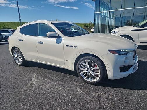 Bianco 2019 Maserati Levante S GranLusso