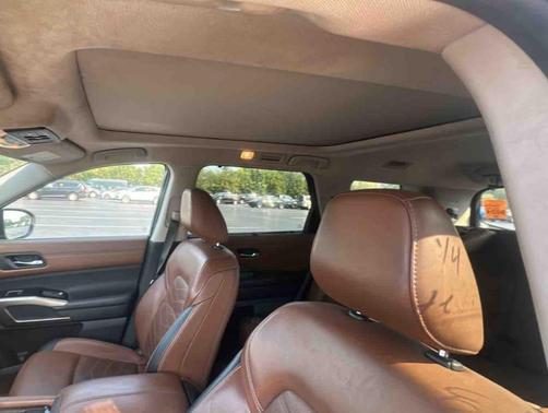 2023 Nissan Pathfinder Platinum