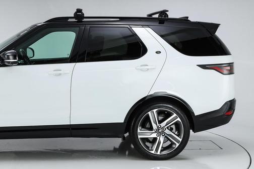 Fuji White 2022 Land Rover Discovery P360 R-Dynamic HSE