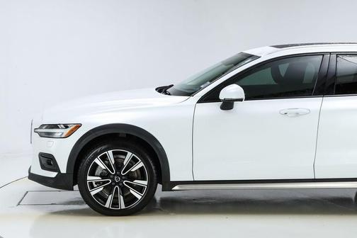 2023 Volvo V60 Cross Country B5 Ultimate