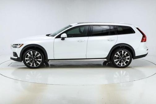 2023 Volvo V60 Cross Country B5 Ultimate