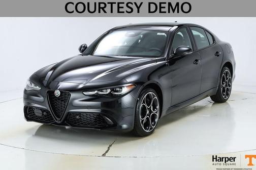 Vulcano Black Metallic 2025 Alfa Romeo Giulia Base