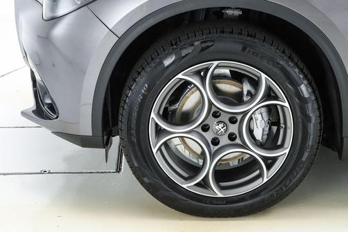 2025 Alfa Romeo Stelvio Base