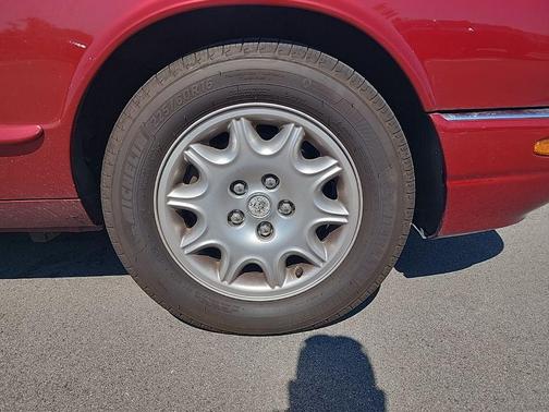 2001 Jaguar XJ8 Base