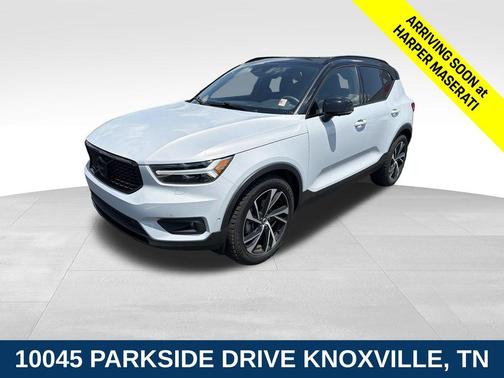 Gray 2022 Volvo XC40 T5 R-Design