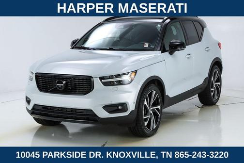 Glacier Silver Metallic 2022 Volvo XC40 T5 R-Design