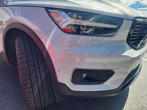 Gray 2022 Volvo XC40 T5 R-Design
