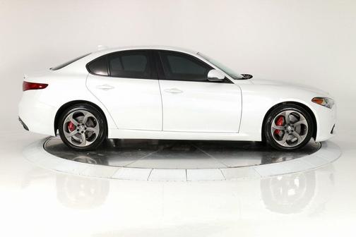 Photo 5 of 28 of 2017 Alfa Romeo Giulia Ti