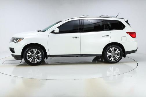 2017 Nissan Pathfinder SV