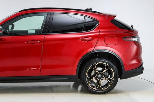 2025 Alfa Romeo Stelvio Base