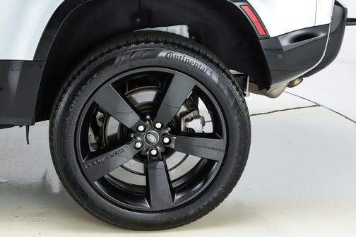 Hakuba Silver 2023 Land Rover Defender 110 X-Dynamic SE