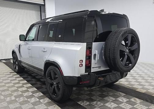 Hakuba Silver 2023 Land Rover Defender 110 X-Dynamic SE