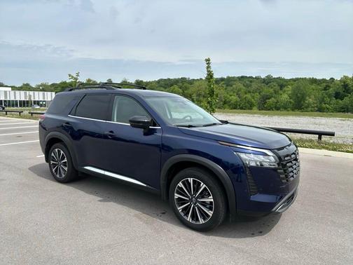 Deep Ocean Blue 2026 Nissan Pathfinder Platinum