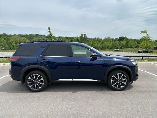 Deep Ocean Blue 2026 Nissan Pathfinder Platinum
