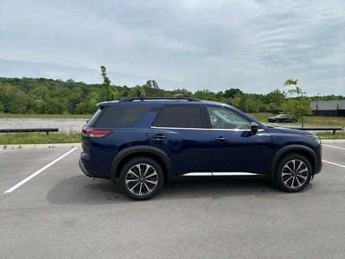 Deep Ocean Blue 2026 Nissan Pathfinder Platinum
